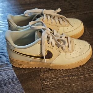 Boys Nike Cream, Tan, & Powder Blue Size 6.5